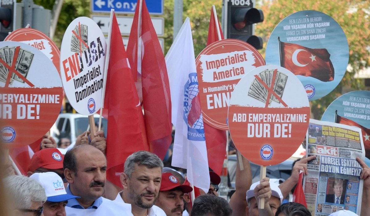 «Αυτούς τους Αμερικανούς Συνταγματάρχες και Στρατηγούς θέλω φυλακή» – Δημοσίευσε την λίστα ο Ερντογάν – Υπό πολιορκία η πρεσβεία των ΗΠΑ